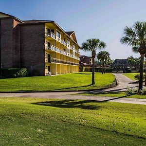 Quality Inn And Suites Golf Resort